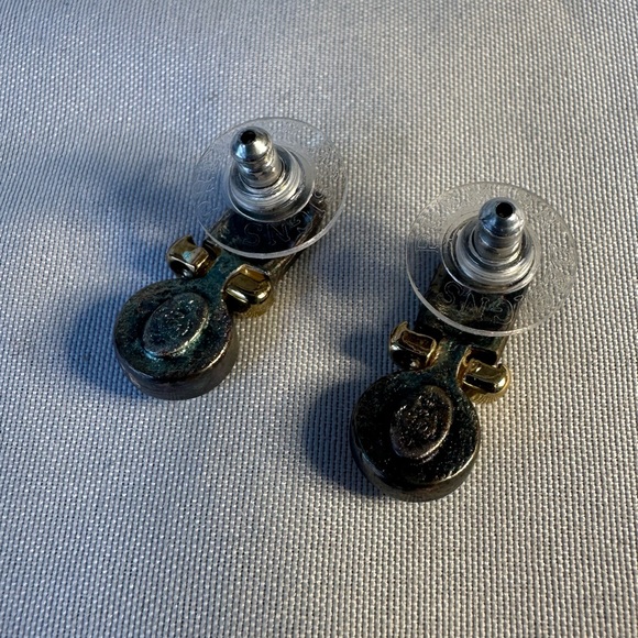 Small feminine prism stud style earrings - Picture 6 of 6